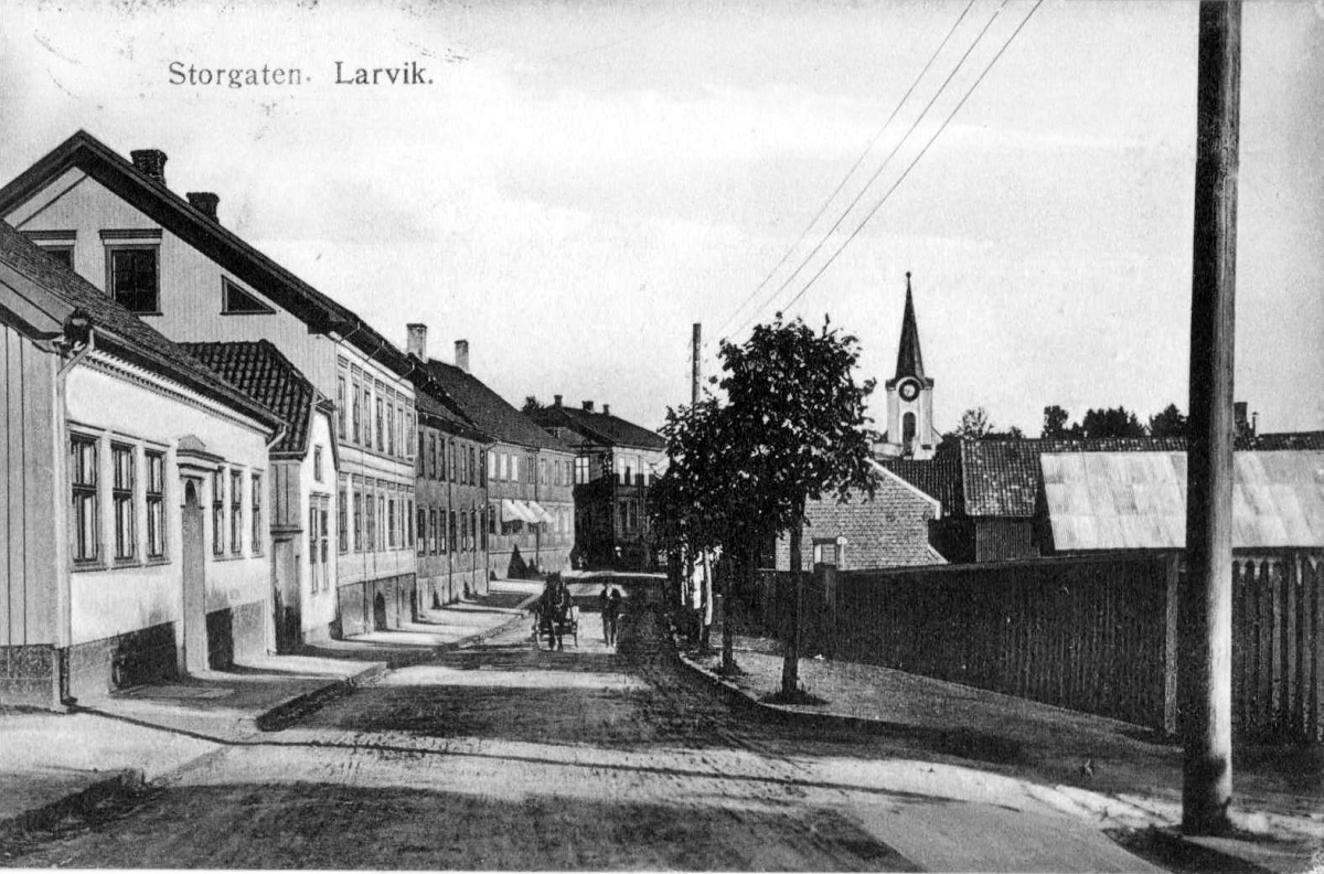 Drewniana architektura na głównej ulicy Larviku - Storgaten