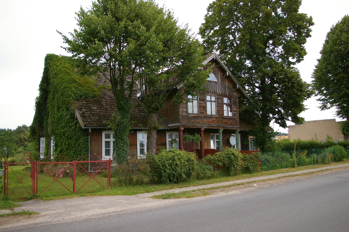 Dom podcieniowy w Mikoszewie przy ulicy Gdańskiej 68