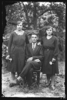 Dwie kobiety i mężczyzna