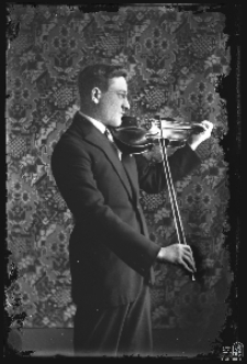 Mężczyzna ze skrzypcami