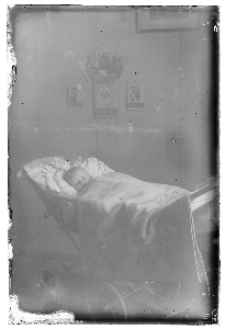 Dziecko w w&oacute;zku