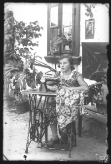 Krawcowa w czasie pracy