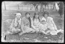 Cztery kobiety i dziewczynka