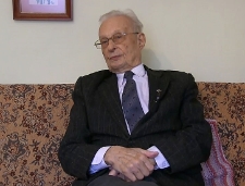 Zapisałem się na tajne komplety, tam działała kom&oacute;rka Szarych Szereg&oacute;w - Jerzy Filipowicz - fragment relacji świadka historii [WIDEO]