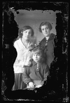 Dwie kobiety i dziewczynka