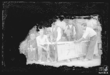 Grupa mężczyzn podczas pracy