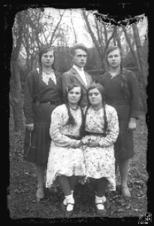 Mężczyzna i cztery kobiety