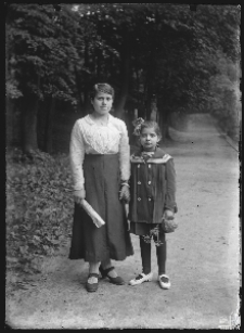 Kobieta z dziewczynką