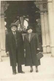Gutman Gelibter with his wife Chaja Rywka (née Szwarcman) in Ciechocinek