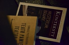 Monograficzny numer kwartalnika &bdquo;Konteksty&rdquo; i książka Tomasza Pietrasiewicza &bdquo;Teatr Pamięci Teatru NN&rdquo;