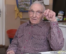 W lesie krępieckim ludzie grzebali w popiołach po spalonych ciałach - Czesław Gruszka - fragment relacji świadka historii [WIDEO]