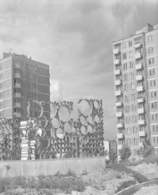 Pomnik "Rury" na osiedlu LSM