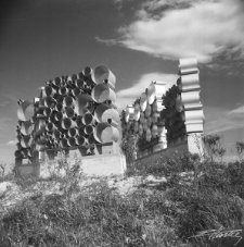 Pomnik "Rury" na osiedlu LSM