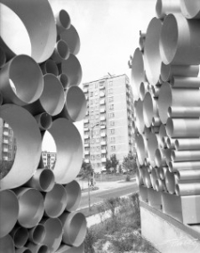 Pomnik "Rury" na osiedlu LSM