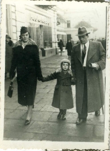 Leszek Szczepański z rodzicami na Krakowskim Przedmieściu 62 w Lublinie