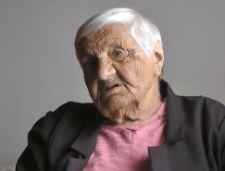 Gospodarzem dworu w Zawieprzycach był Niemiec, Moritz się nazywał, był bardzo dobry - Kazimiera Iwanicka - fragment relacji świadka historii [WIDEO]