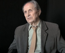 Początkowo zaczęto budować z cegły, później powstały fabryki domów - Edmund Dąbrowski - fragment relacji świadka historii [WIDEO]