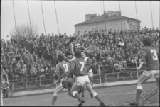 Mecz piłkarski na stadionie przy Alejach Zygmuntowskich