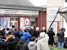 Odsłonięcie tablicy upamiętniającej ofiary obozu pracy na Flugplatzu w Lublinie