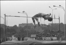 Zawody w skoku wzwyż na stadionie lekkoatletycznym przy Al. Zygmuntowskich w Lublinie
