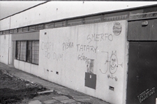 Dzielnica Tatary w Lublinie - graffiti na tyłach pawilon&oacute;w handlowych przy ulicy Hutniczej