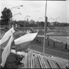 Sportowcy na stadionie lekkoatletycznym przy Al. Zygmuntowskich w Lublinie