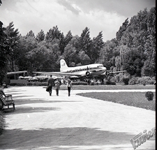 Samolot – kawiarnia w Parku Ludowym w Lublinie - spacerujący do lokalu
