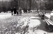 Plac Litewski w Lublinie zimą - spacer w pobliżu fontanny