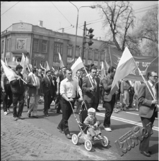 Pochód 1-Majowy na Krakowskim Przedmieściu w Lublinie