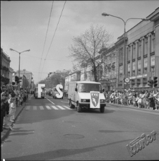 Samochody FSC podczas święta 1 Maja na Krakowskim Przedmieściu w Lublinie