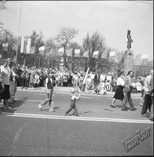 Mieszkańcy Lublina podczas pochodu 1-Majowego