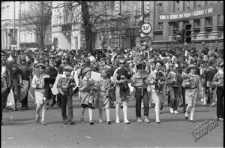 Dzieci podczas pochodu 1-Majowego w Lublinie