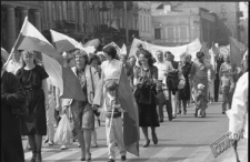 Mieszkańcy Lublina podczas pochodu 1-Majowego