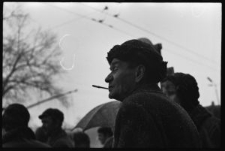 Przechodzień przy ulicy 3 Maja