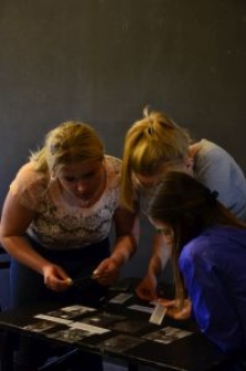 Młodzież z Zespołu Szk&oacute;ł nr 1 im. W. Grabskiego w Lublinie podczas warsztat&oacute;w Listy do Henia