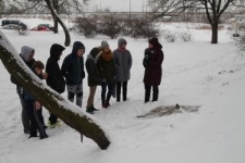 Udział młodzieży z SOS im. Prof. Z. Sękowskiej w upamiętnieniu dzieci żydowskich rozstrzelanych w czasie wojny na Tatarach