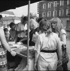 Kiermasz książek na placu Litewskim