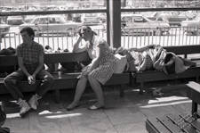 Dworzec PKS w Lublinie - pasażerowie oczekujący w hali dworca