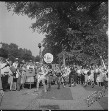 Zesp&oacute;ł tańca ludowego UMCS na placu Litewskim w Lublinie