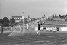 Mecz piłkarski na stadionie przy Alejach Zygmuntowskich