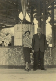 Rajzla Gelibter ze swoim ojcem Gutmanem Gelibterem w Ciechocinku