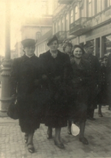 Three women at Krakowskie Przedmiescie in Lublin
