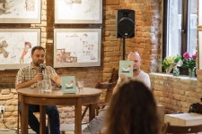 "Podw&oacute;jna kosa". Premiera ksiązki Andrzeja Niewiadomskiego na Festiwalu Miasto Poezji