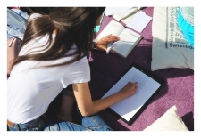 Przepisywanie wierszy na Placu Litewskim