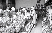 Delikatesy na Krakowskim Przedmieściu w Lublinie - na stoisku warzywno-owocowym