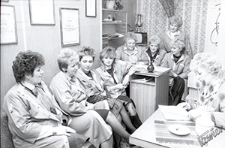 Delikatesy na Krakowskim Przedmieściu w Lublinie - pracownice w pokoju na zapleczu sklepu