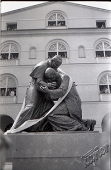 Odsłonięcie pomnika Homagium na dziedzińcu KUL w Lublinie