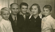 Weronika i Wiktor Czarneccy z synami