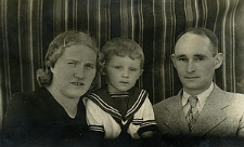 Weronika i Wiktor Czarneccy z synem Władysławem
