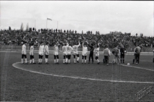 Mecz Motoru Lublin na stadionie w Lublinie - powitanie i prezentacja drużyn